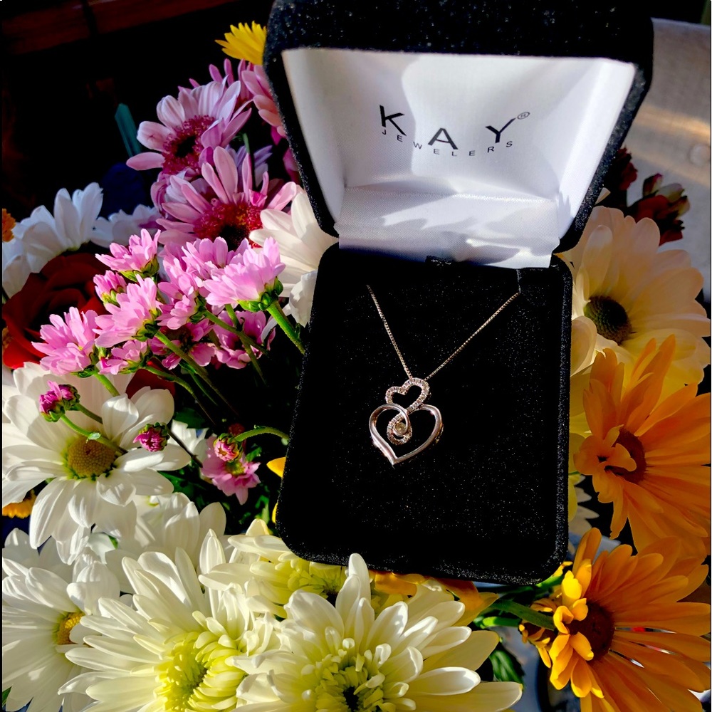 Kay Jewelers Hearts embrace diamond necklace 💗💎